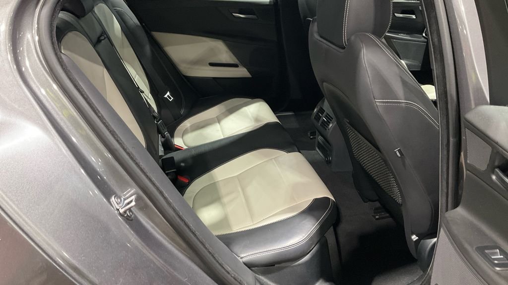 Used Jaguar XE 2017 for sale - 76586668: Photo 9