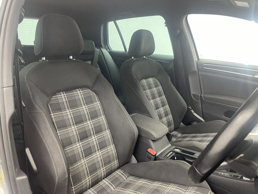 Used Volkswagen Golf 2017 for sale - 76291790: Photo 2