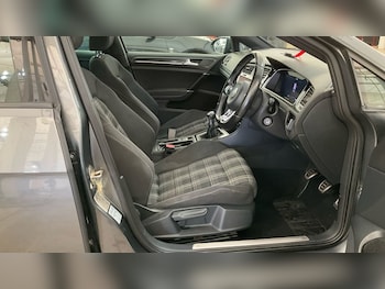 Used Volkswagen Golf 2017 for sale - 76291790: Photo 2