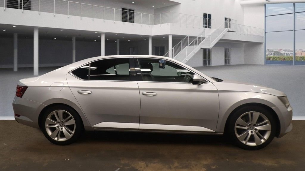 Used Skoda Superb 2017 for sale - 76731165: Photo 17