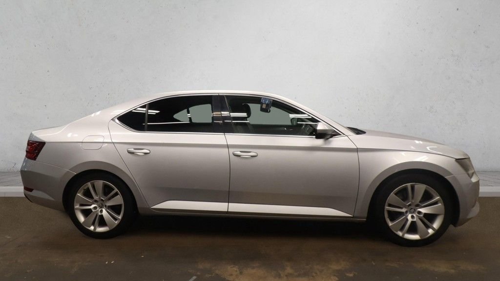 Used Skoda Superb 2017 for sale - 76731165: Photo 5