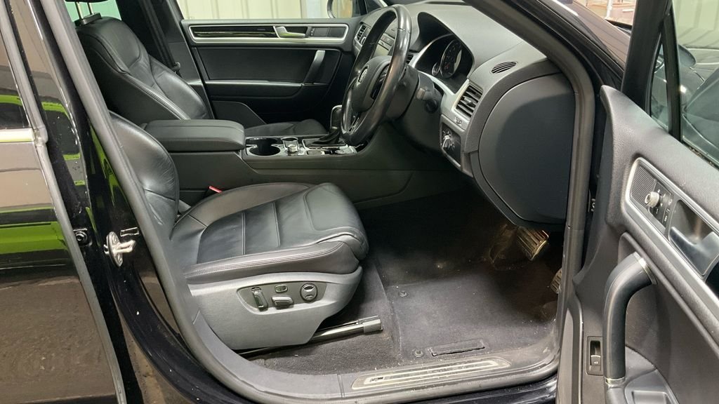 Used Volkswagen Touareg 2017 for sale - 76710983: Photo 2