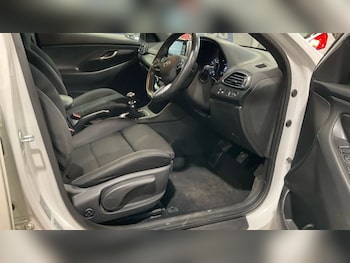 Used Hyundai i30 2018 for sale - 77608999: Photo