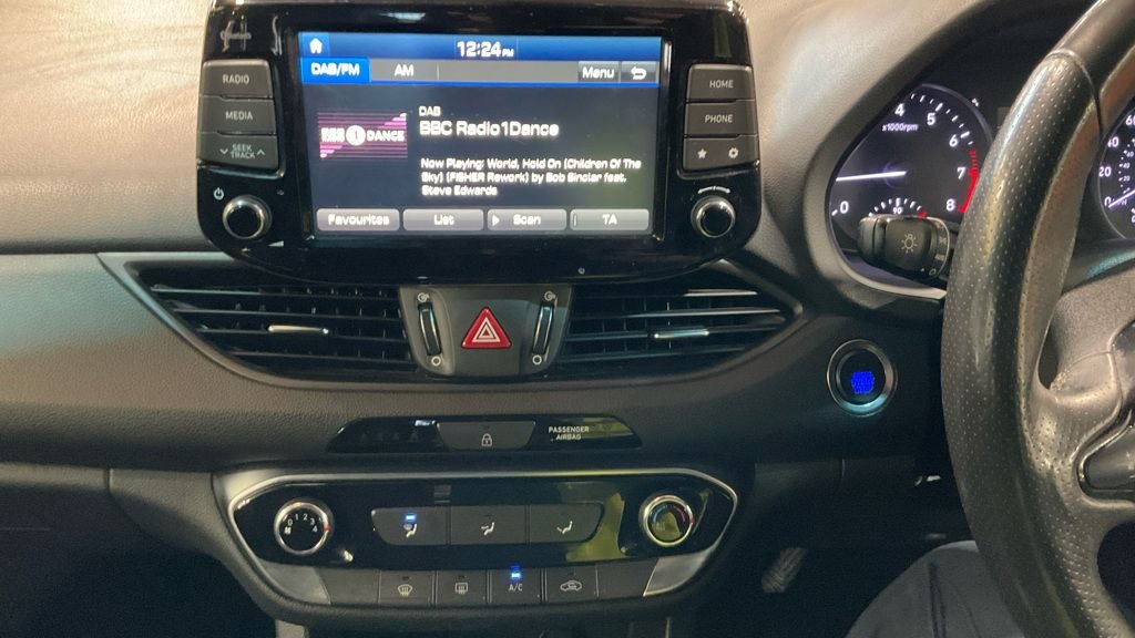 Used Hyundai i30 2018 for sale - 77608999: Photo 3