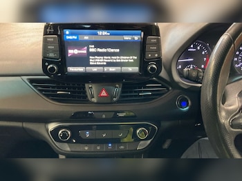 Used Hyundai i30 2018 for sale - 77608999: Photo