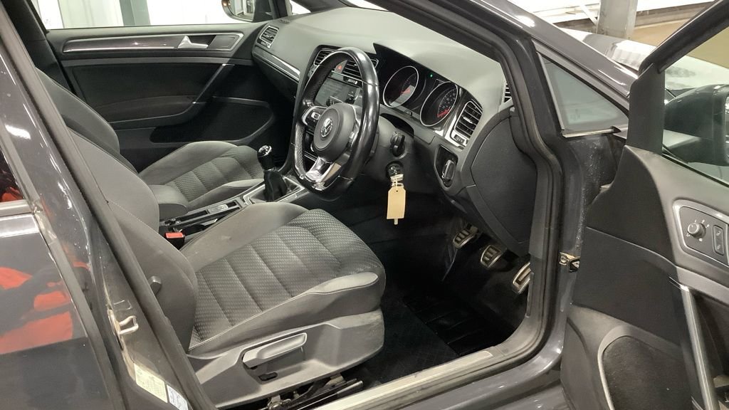 Used Volkswagen Golf 2019 for sale - 76372499: Photo 2