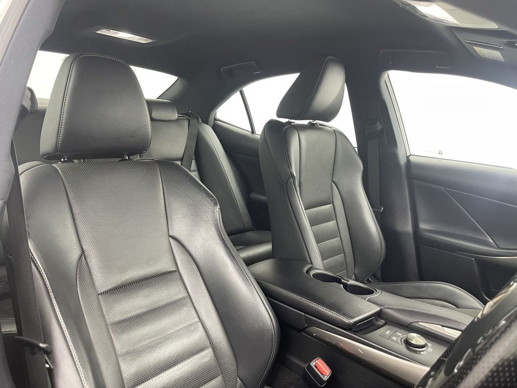 Used Lexus IS 2017 for sale - 76570618: Photo 2