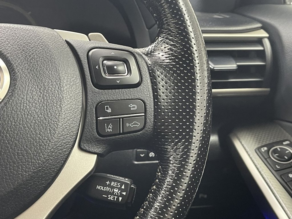 Used Lexus IS 2017 for sale - 76570618: Photo 23