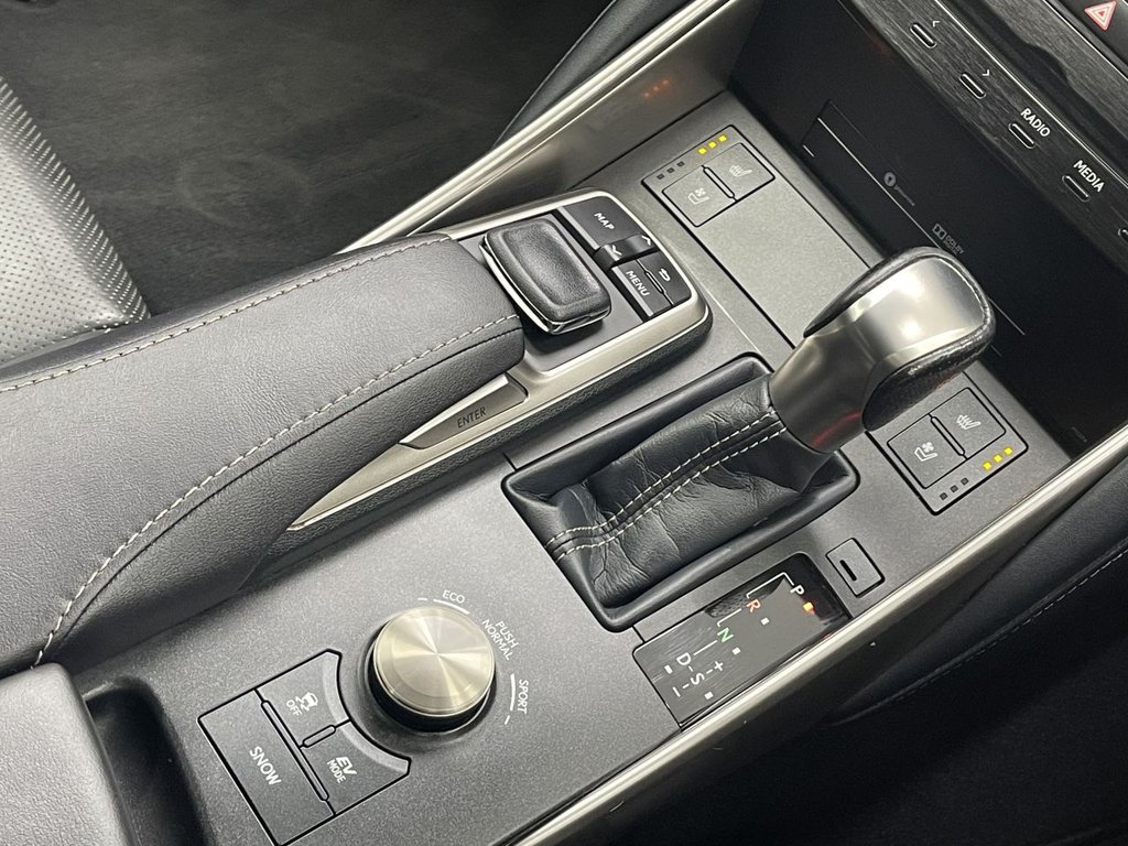 Used Lexus IS 2017 for sale - 76570618: Photo 25