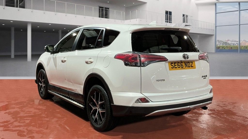 Used Toyota RAV4 2017 for sale - 77693658: Photo 6