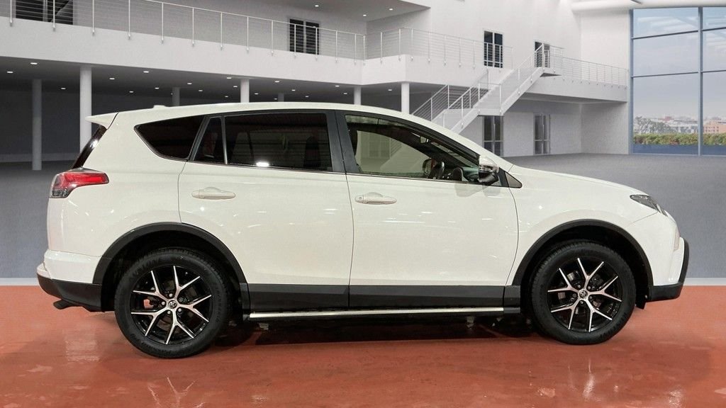 Used Toyota RAV4 2017 for sale - 77693658: Photo 8