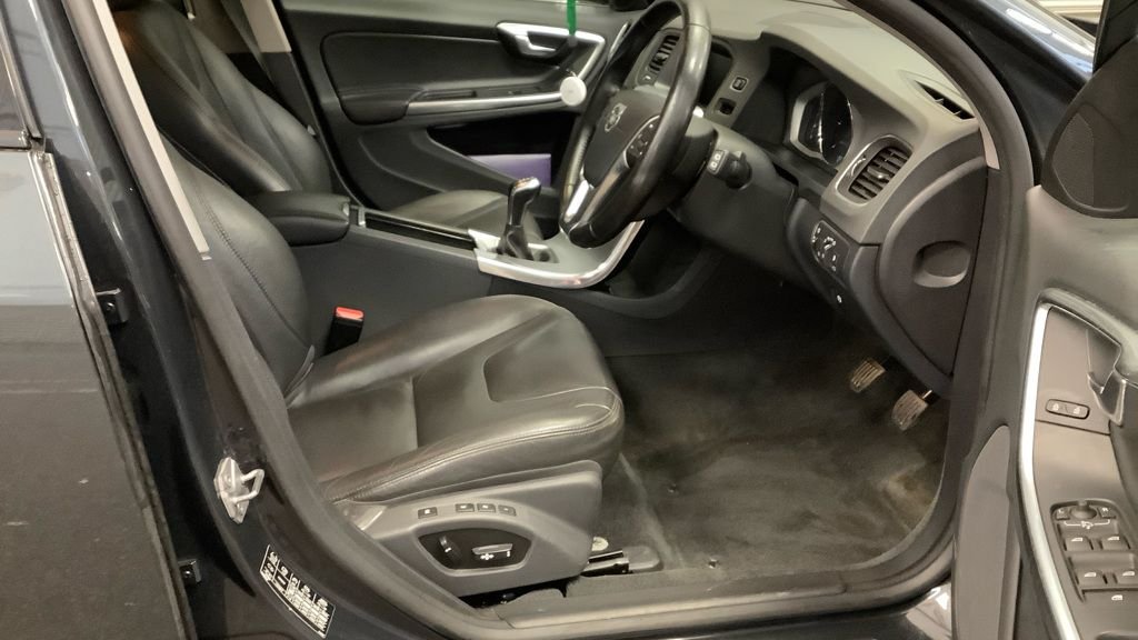 Used Volvo V60 Cross Country 2017 for sale - 76900833: Photo 2