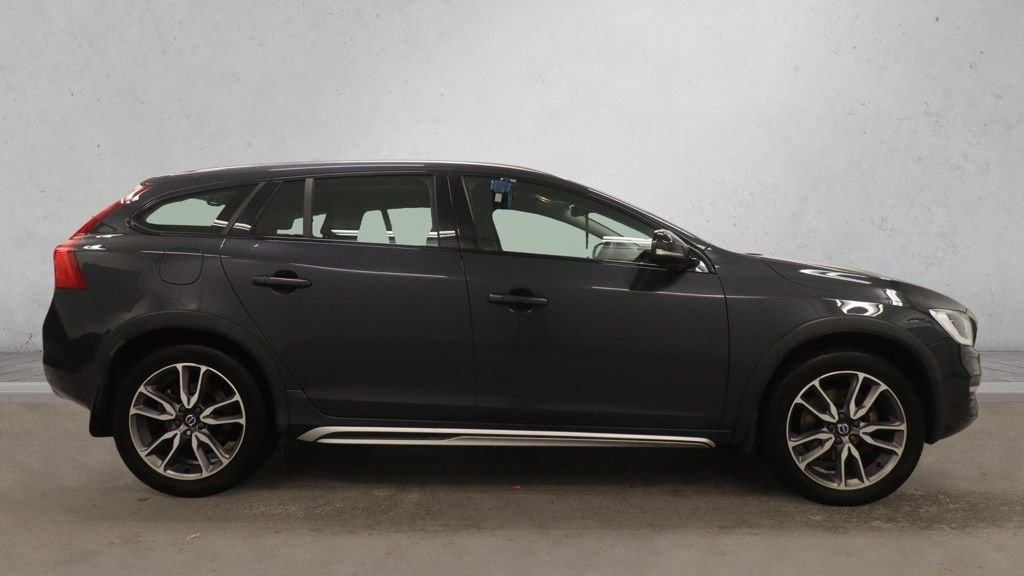 Used Volvo V60 Cross Country 2017 for sale - 76900833: Photo 8