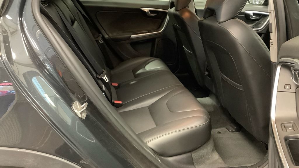 Used Volvo V60 Cross Country 2017 for sale - 76900833: Photo 9