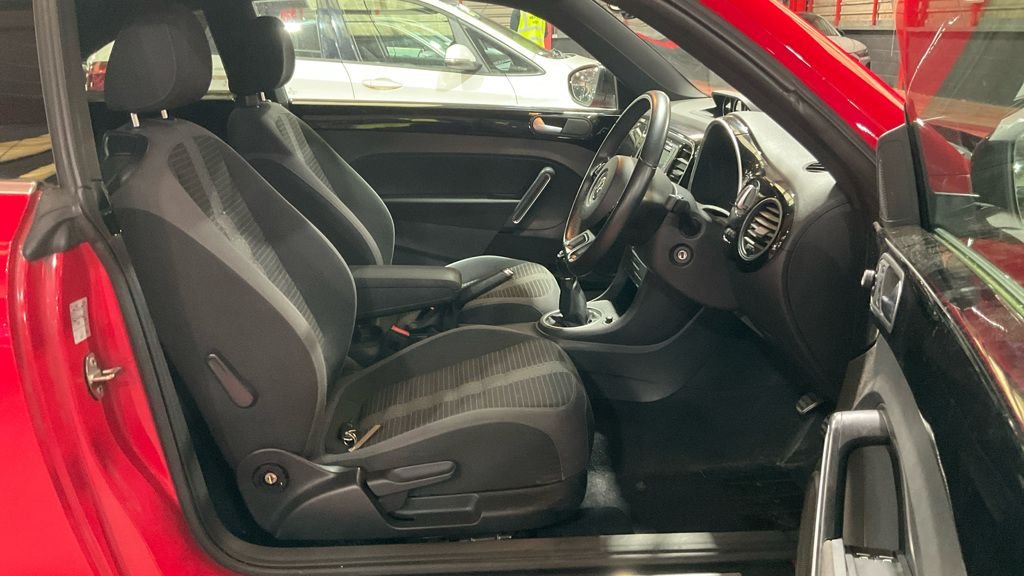 Used Volkswagen Beetle 2016 for sale - 78030597: Photo 2