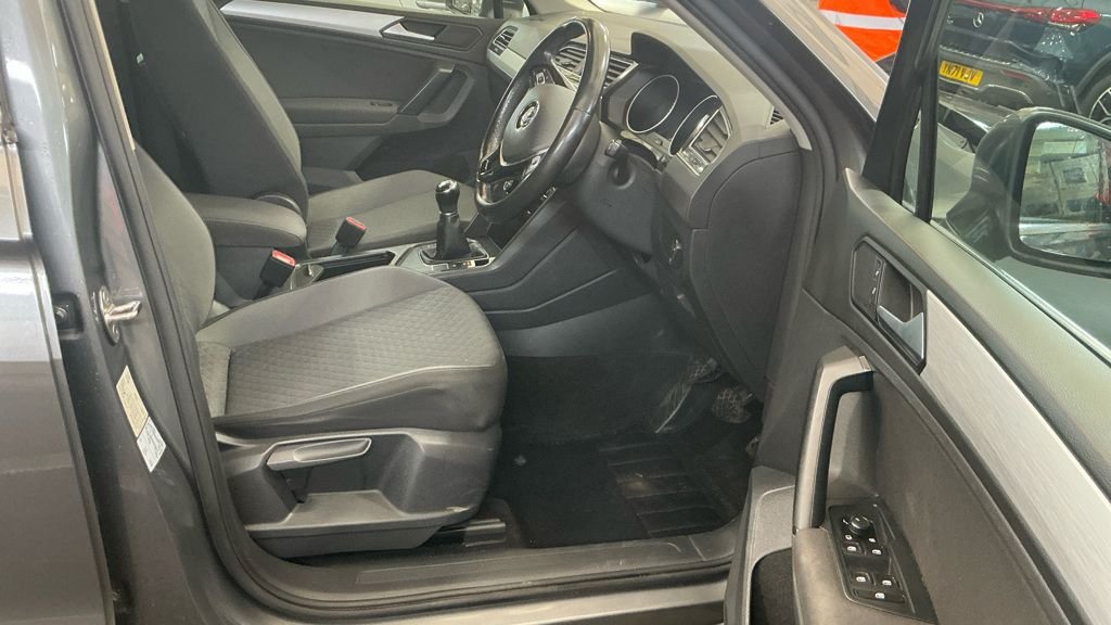 Used Volkswagen Tiguan 2019 for sale - 77749024: Photo 2