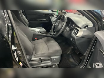 Used Toyota C-HR 2019 for sale - 77748566: Photo