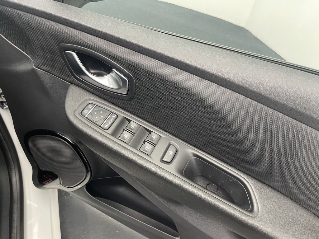 Used Renault Clio 2017 for sale - 76487036: Photo 18