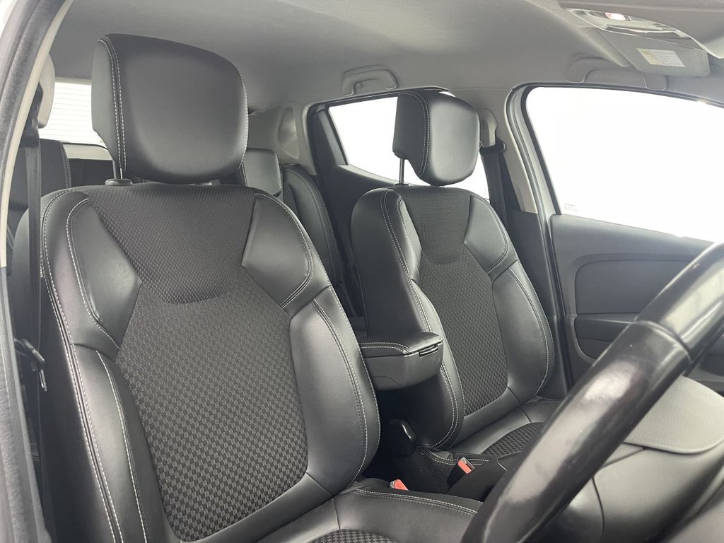 Used Renault Clio 2017 for sale - 76487036: Photo 2