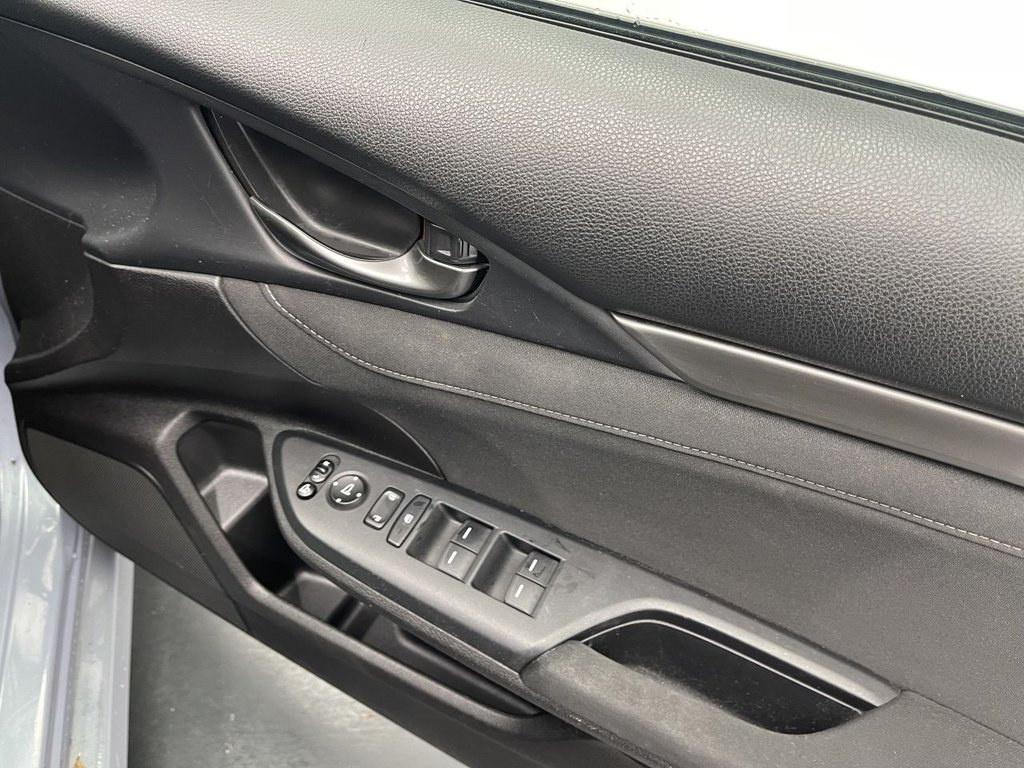 Used Honda Civic 2018 for sale - 76632153: Photo 18