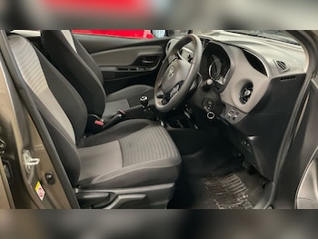 Used Toyota Yaris 2018 for sale - 77356493: Photo