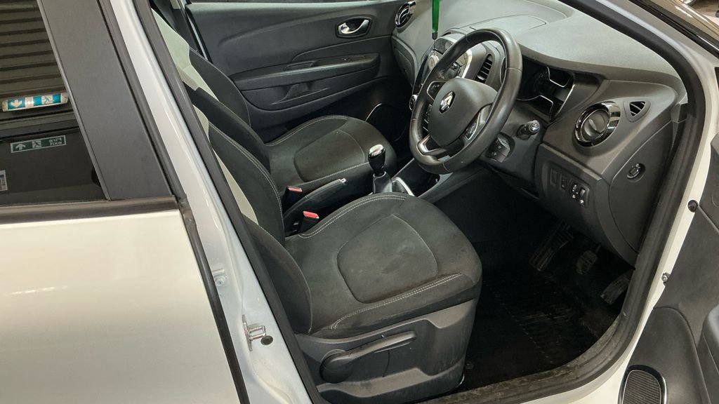 Used Renault Captur 2020 for sale - 77952575: Photo 2