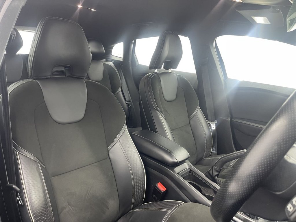 Used Volvo V40 2018 for sale - 76003490: Photo 2