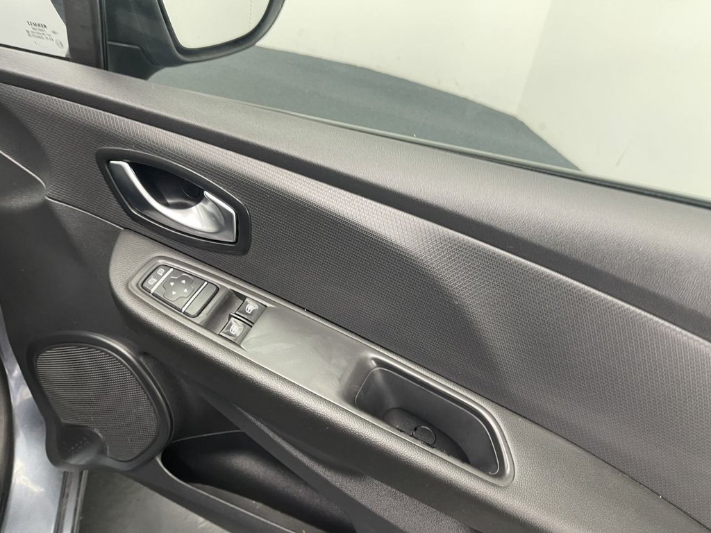 Used Renault Clio 2017 for sale - 77551863: Photo 18