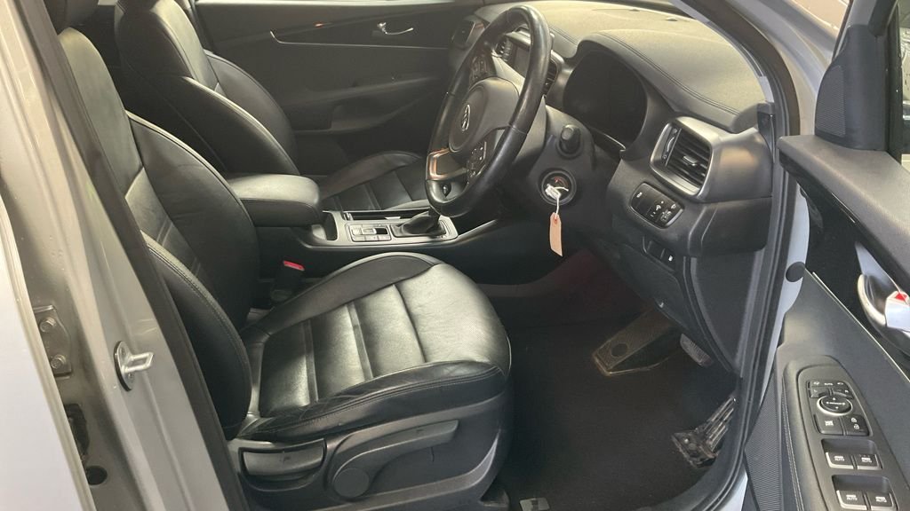 Used Kia Sorento 2017 for sale - 76429927: Photo 2