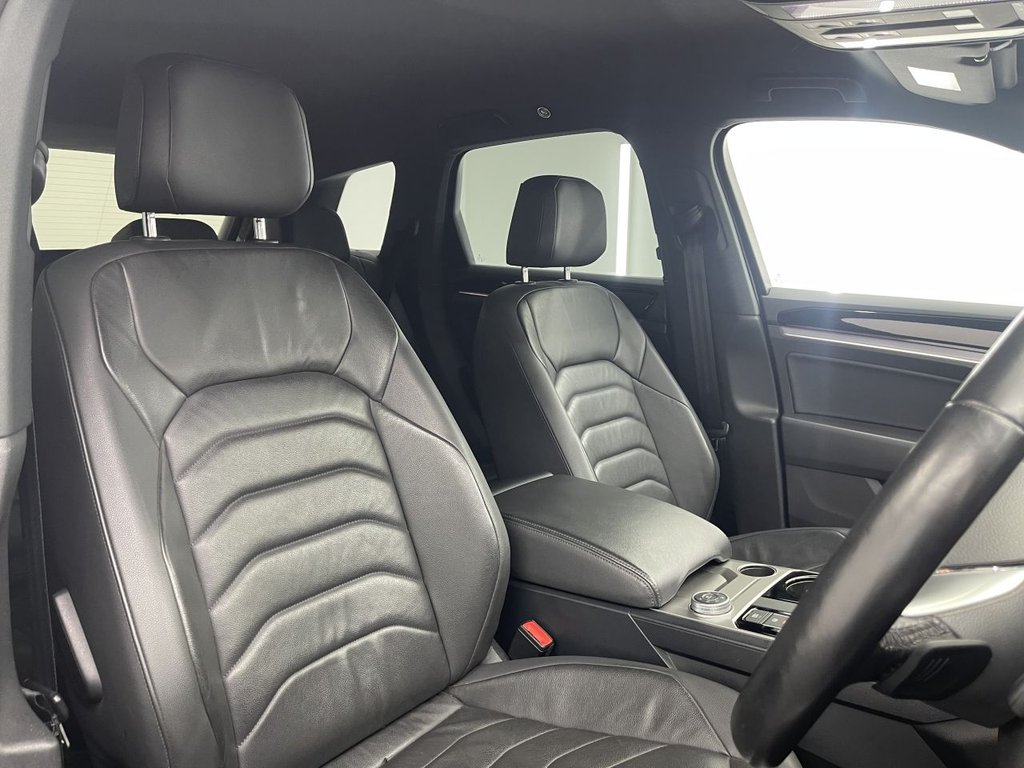 Used Volkswagen Touareg 2019 for sale - 77205332: Photo 2