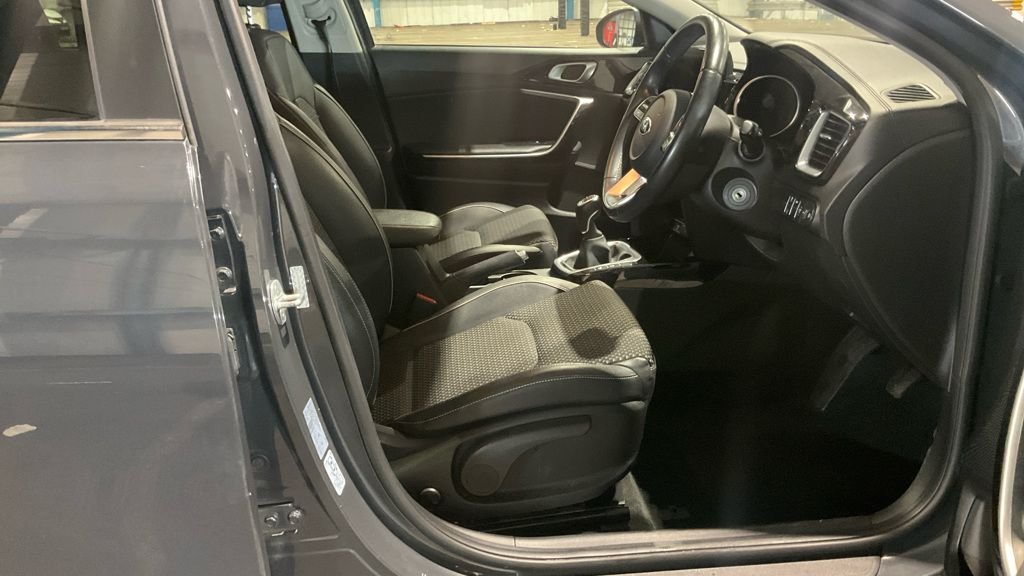 Used Kia Ceed 2019 for sale - 76803749: Photo 2