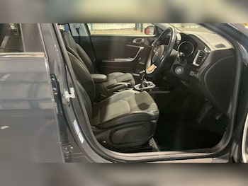 Used Kia Ceed 2019 for sale - 76803749: Photo