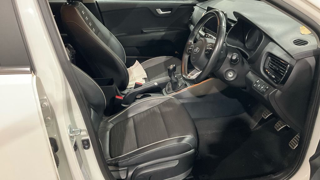 Used Kia Stonic 2021 for sale - 76574805: Photo 2