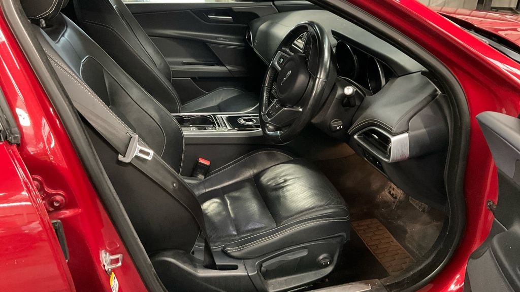 Used Jaguar XE 2016 for sale - 76356445: Photo 2