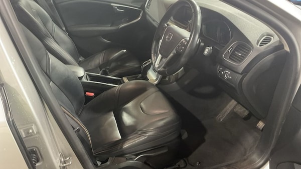 Used Volvo V40 Cross Country 2018 for sale - 76185533: Photo 2