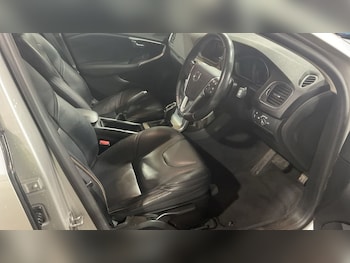 Used Volvo V40 Cross Country 2018 for sale - 76185533: Photo 2