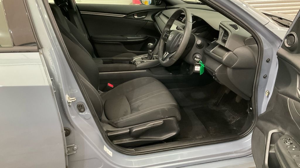 Used Honda Civic 2018 for sale - 78030543: Photo 2