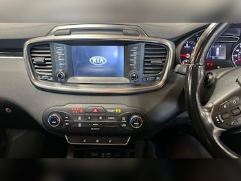 Used Kia Sorento 2017 for sale - 76731234: Photo