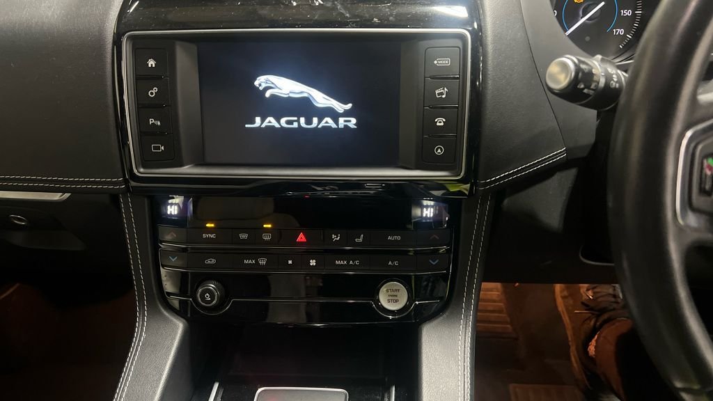 Used Jaguar F-Pace 2017 for sale - 76711262: Photo 3