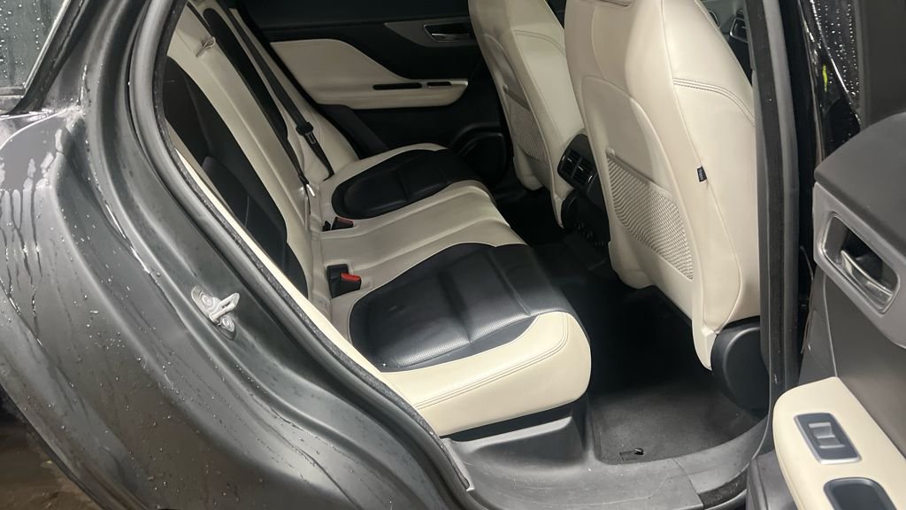 Used Jaguar F-Pace 2017 for sale - 76711262: Photo 9