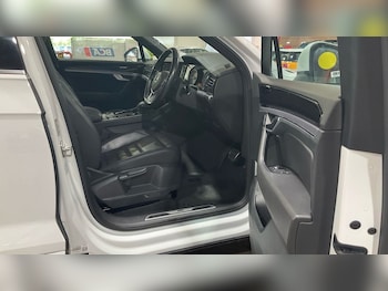 Used Volkswagen Touareg 2018 for sale - 78518409: Photo