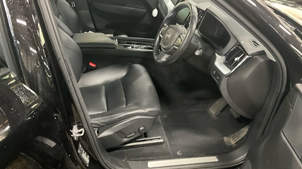 Used Volvo XC60 2018 for sale - 76841367: Photo 2