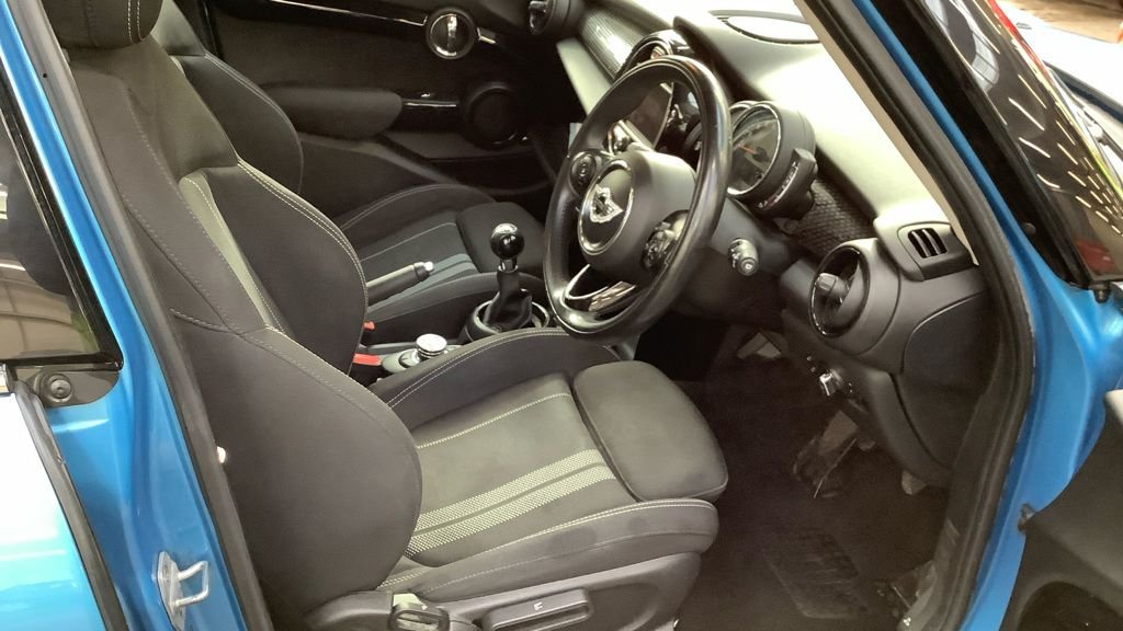 Used MINI Hatch 2018 for sale - 76132607: Photo 2