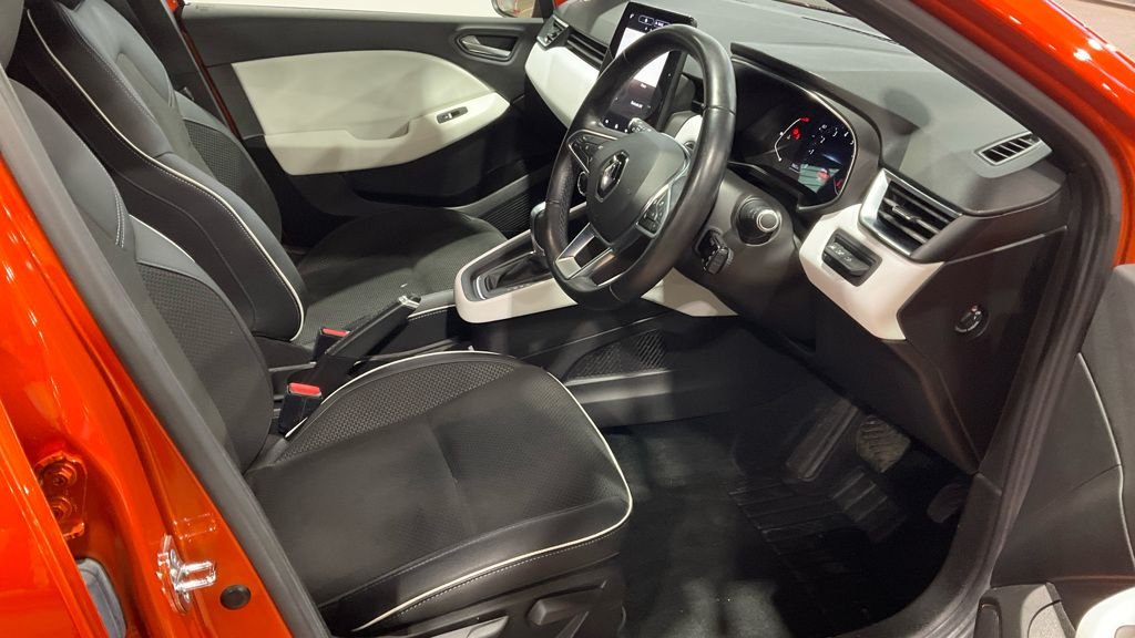 Used Renault Clio 2021 for sale - 76900782: Photo 2