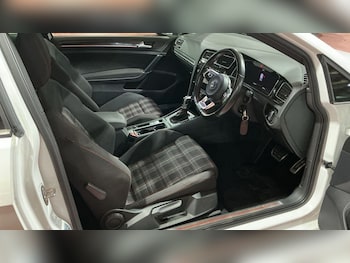 Used Volkswagen Golf 2019 for sale - 76900975: Photo