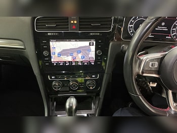 Used Volkswagen Golf 2019 for sale - 76900975: Photo