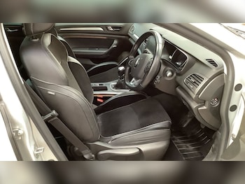 Used Renault Megane 2018 for sale - 76132595: Photo 2
