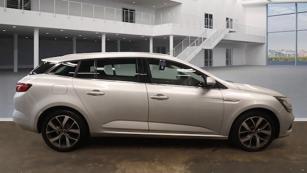 Used Renault Megane 2018 for sale - 76132595: Photo 8