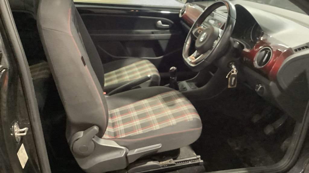 Used Volkswagen up! 2019 for sale - 77692992: Photo 2