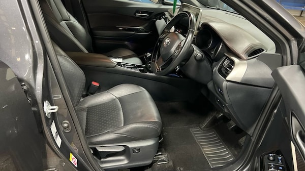 Used Toyota C-HR 2018 for sale - 76291673: Photo 2